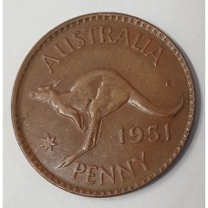 AUSTRALIA 1951 . ONE 1 PENNY . VARIETY . UNDER LEGENDS INSCRIPTIONS